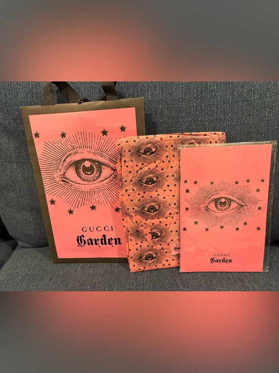 Gucci Accessories - Gucci Garden Notebook Set w/ Original Tissue Paper & Shopping Bag | RARE